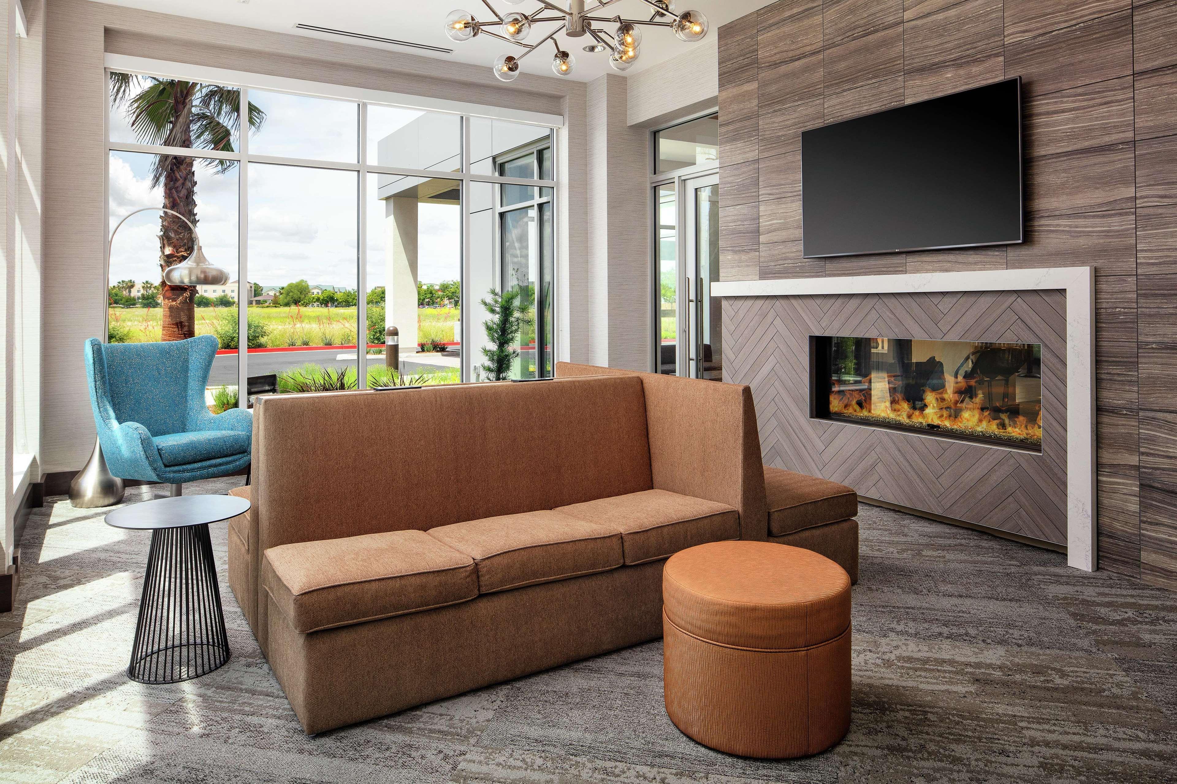Hotel Hilton Garden Airport Natomas 3*