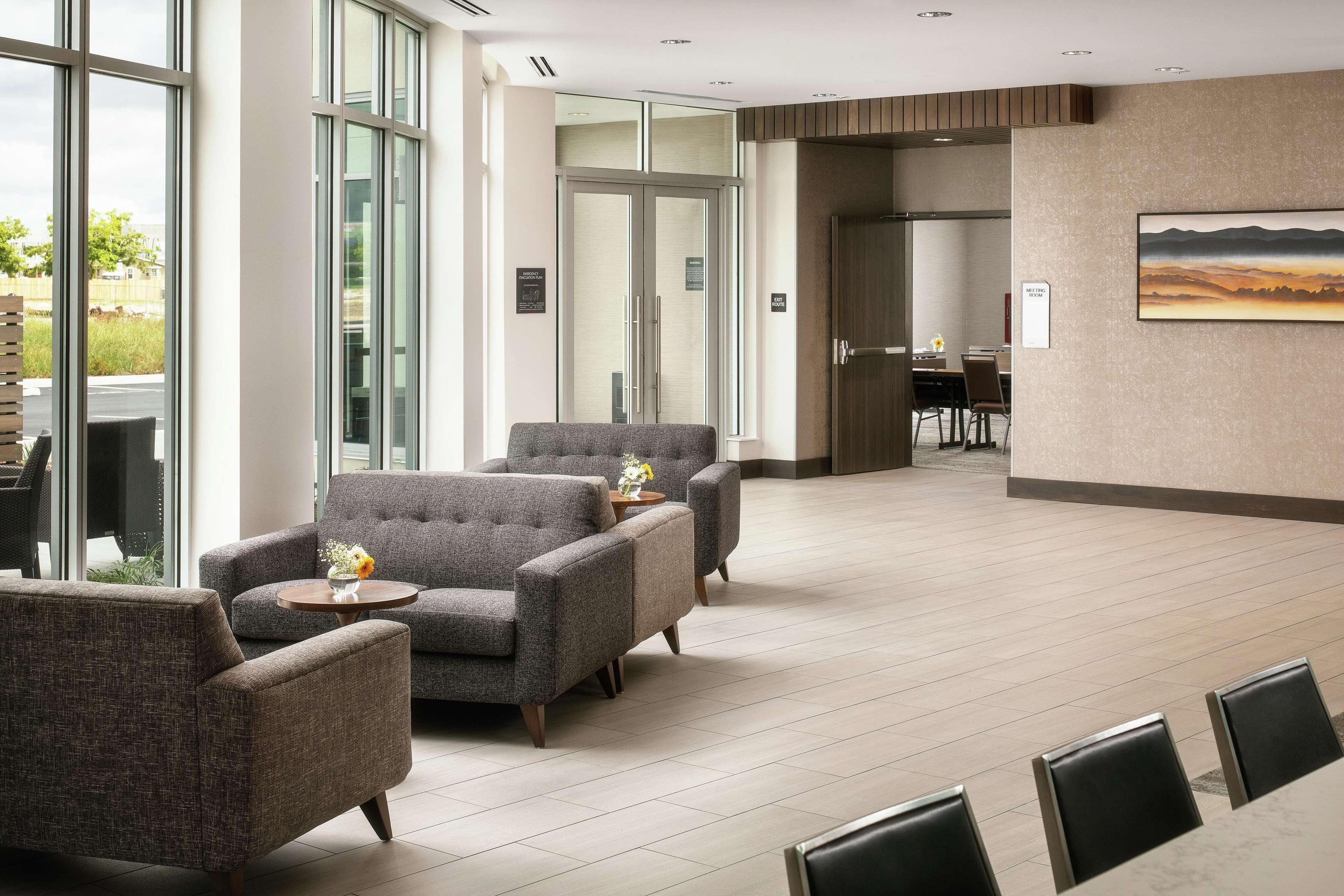 Hotel Hilton Garden Airport Natomas 3*