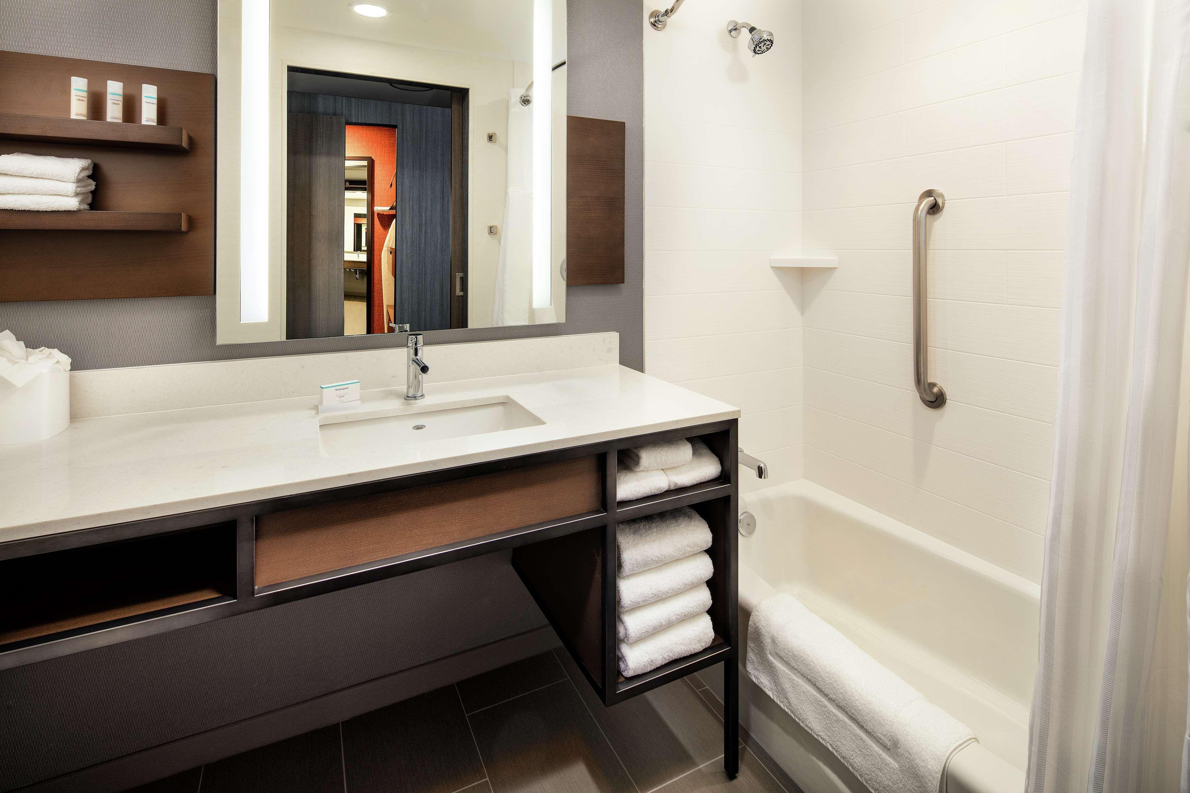 Hilton Garden Airport Natomas Hotel