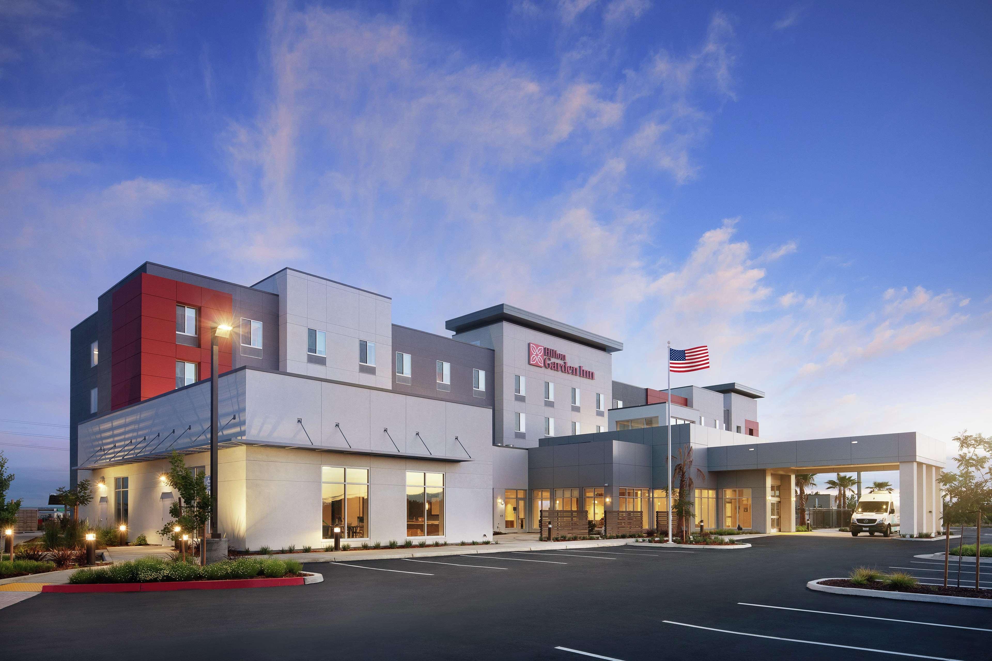 Hilton Garden Airport Natomas 3*