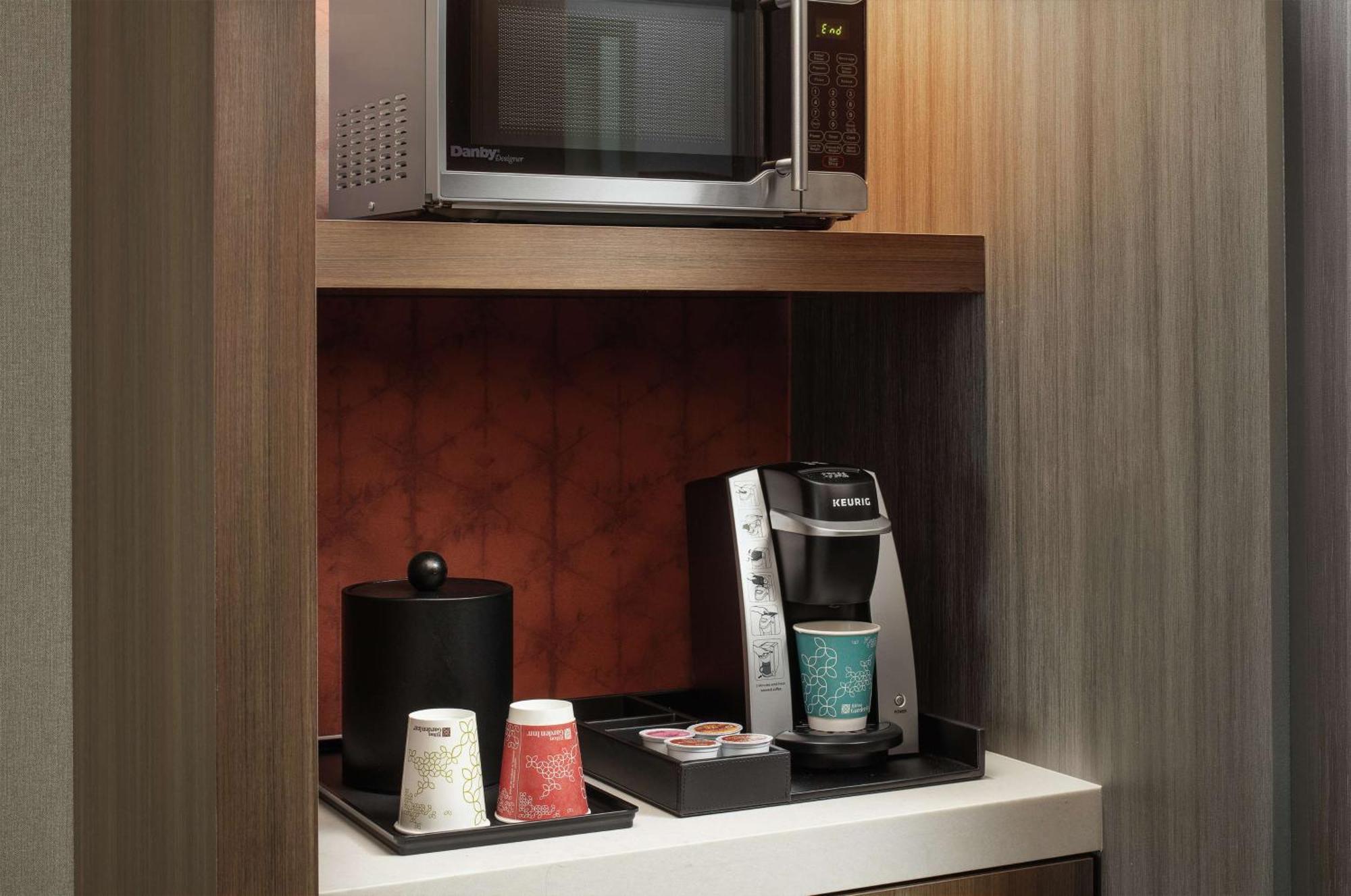 Hilton Garden Airport Natomas 3*