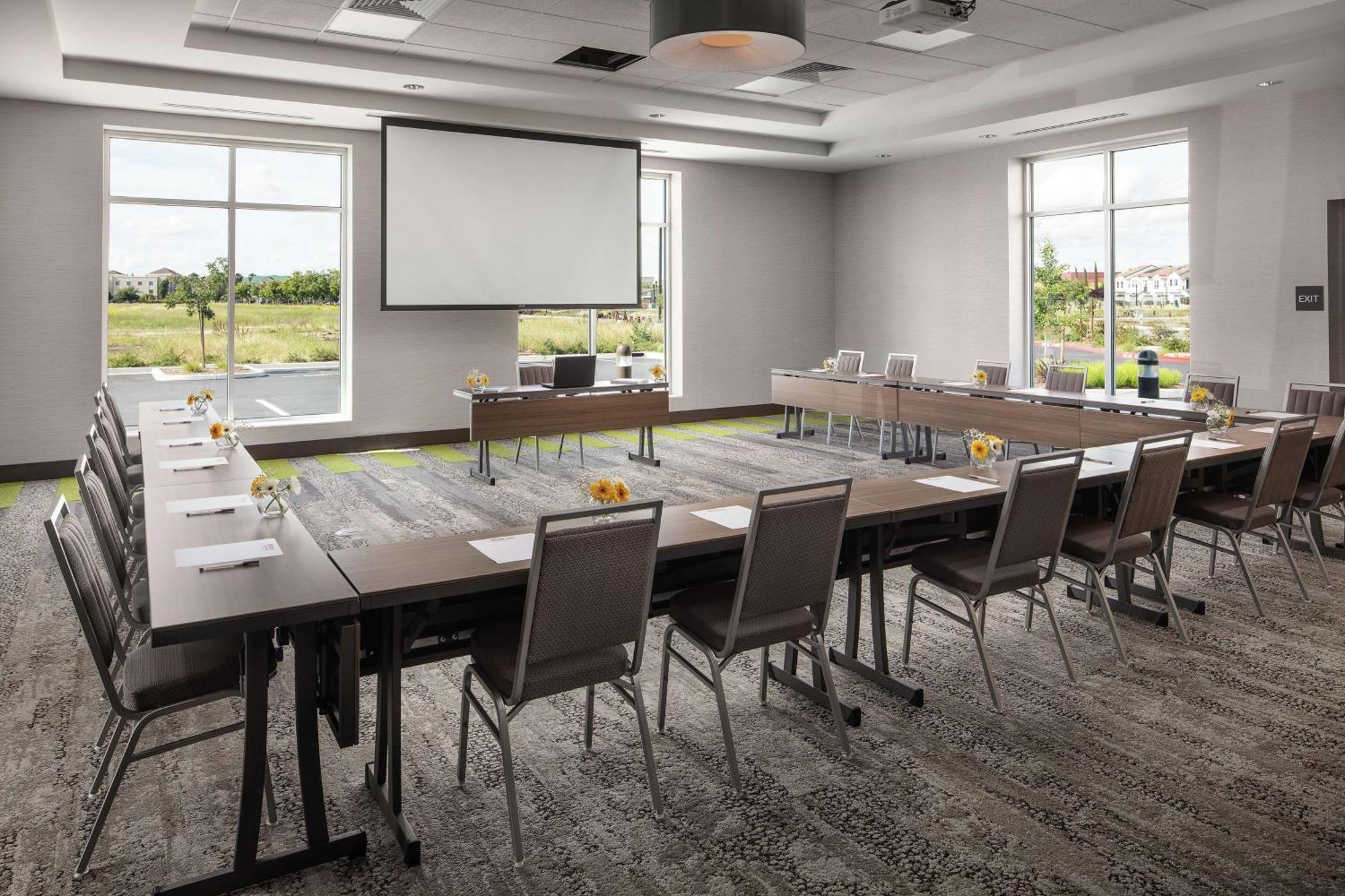 Hotel Hilton Garden Airport Natomas 3*