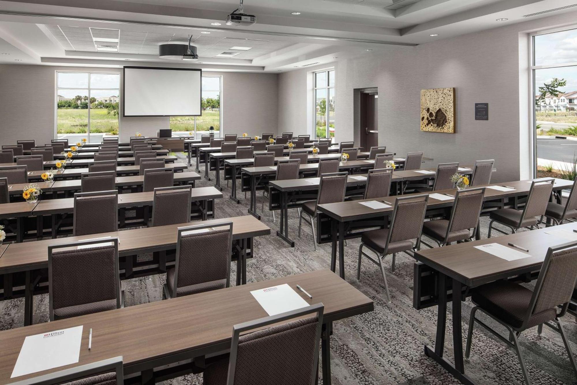 Hilton Garden Airport Natomas 3*